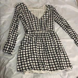 Black and white long sleeve dress